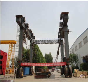 深圳宇輝-輪胎式游艇搬運(yùn)機(jī)機(jī)-MBH150t-12.65m