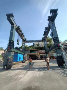 香港-輪胎式起重機(jī)-MBH100t-9.2m